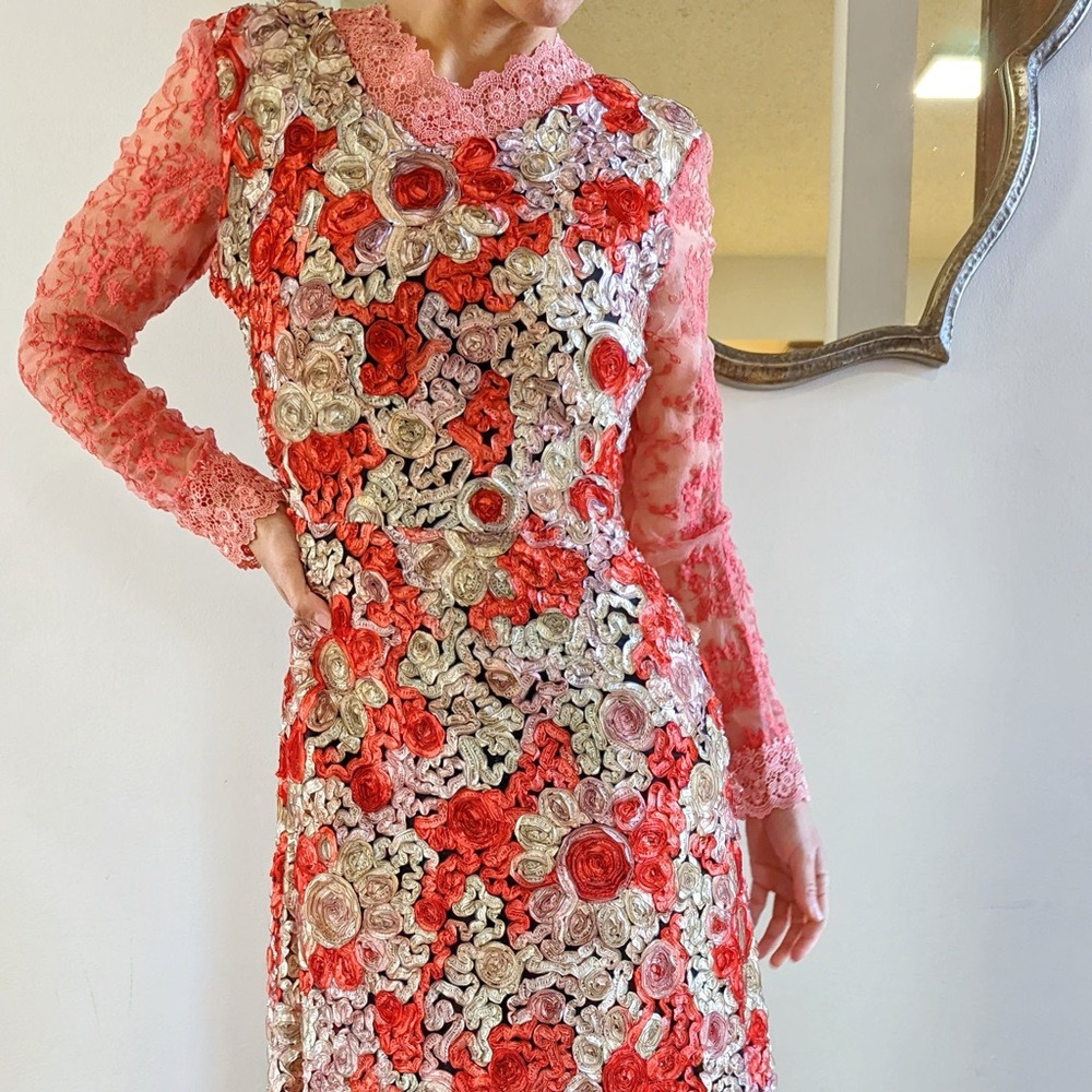 BEAUTIFUL PATTERN PATTER PINK,  RED  AND GOLD ROSES